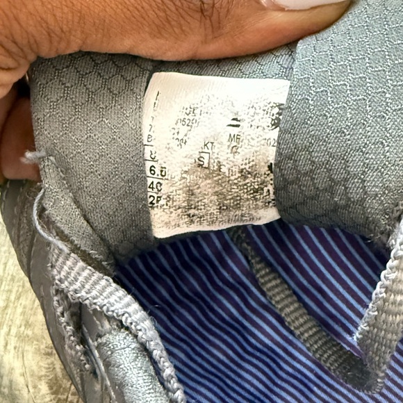 New Balance 410 Size 6.5 - Picture 6 of 7